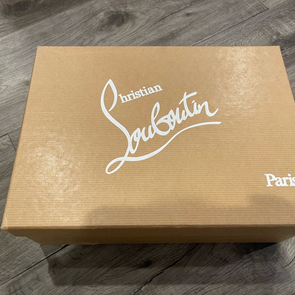 Pre loved Christian Louboutin So Kate 120 Patent BK01 in great condition!